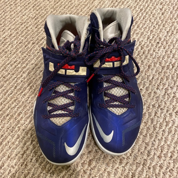 Nike Lebron basketball shoes - Picture 1 of 3
